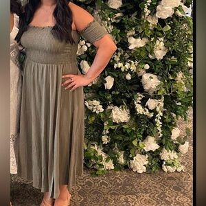 Lulu’s green midi dress